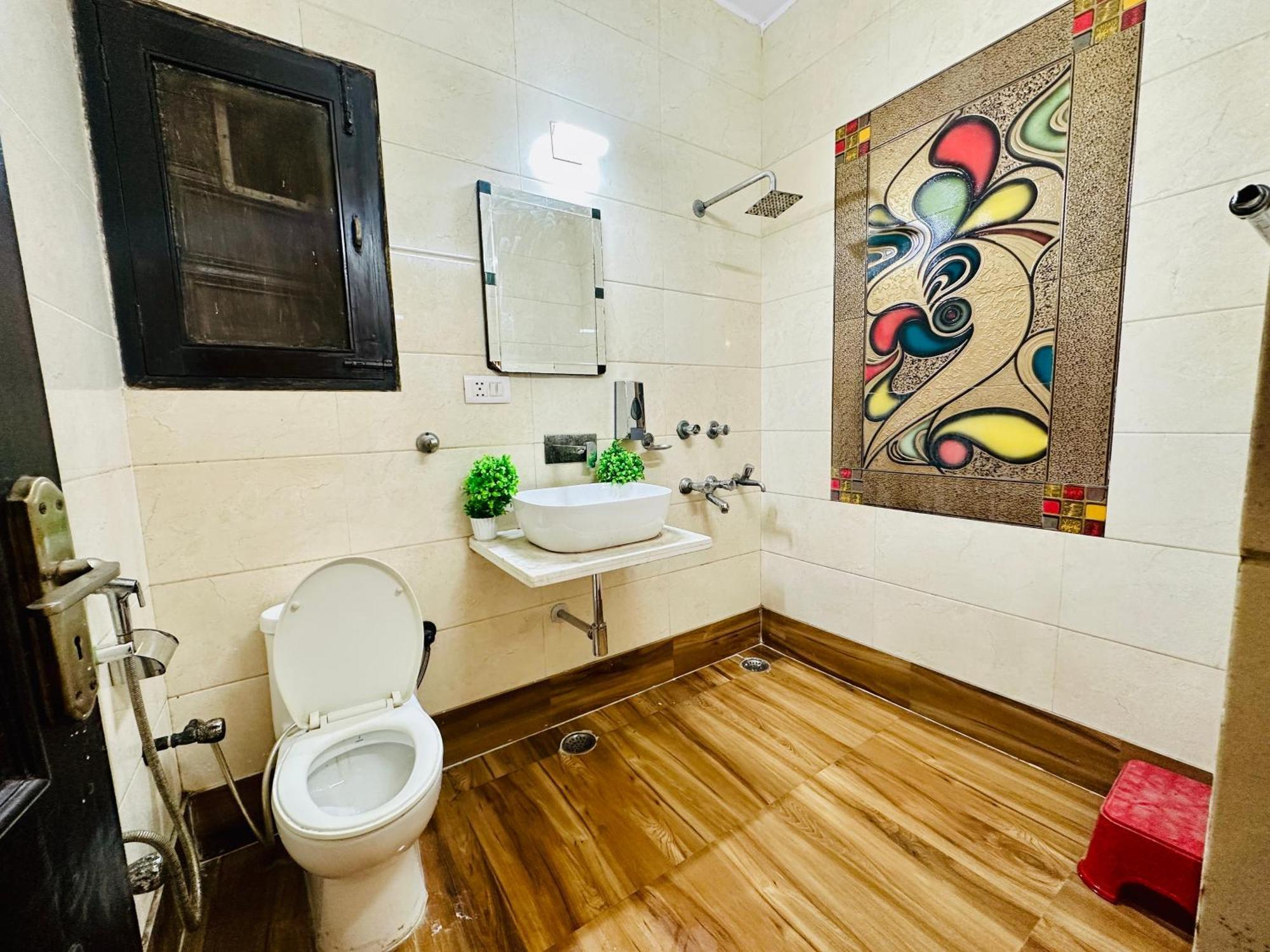 Hotel The White Scent-Near Noida Sector 18 Metro Exterior foto