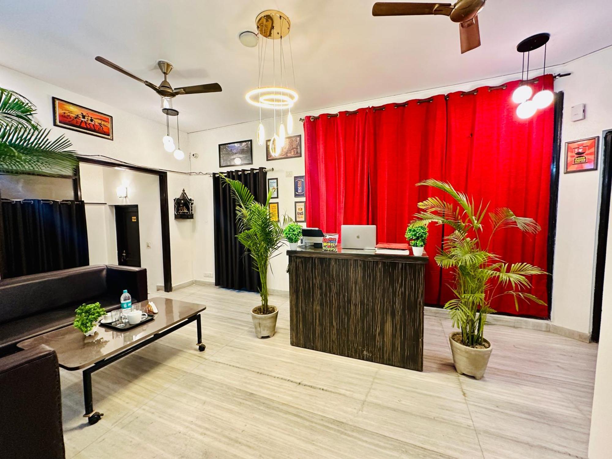 Hotel The White Scent-Near Noida Sector 18 Metro Exterior foto
