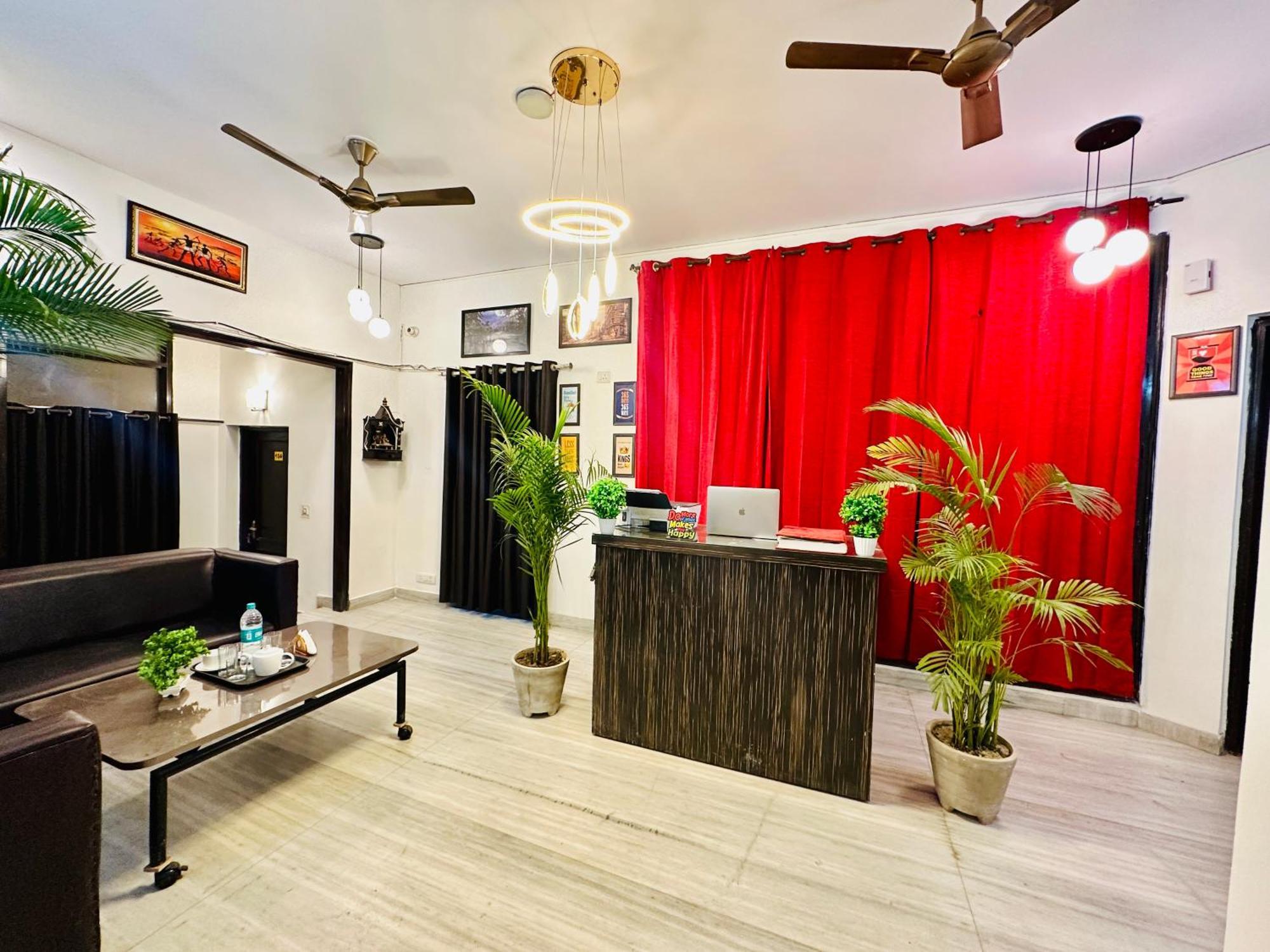Hotel The White Scent-Near Noida Sector 18 Metro Exterior foto