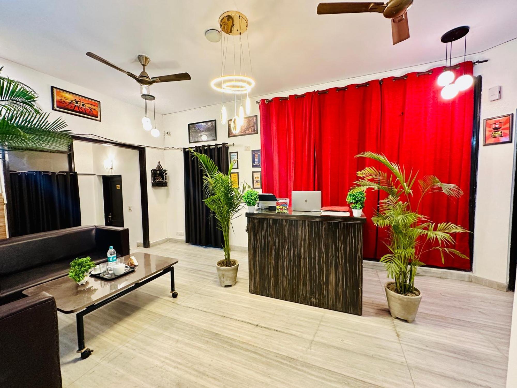Hotel The White Scent-Near Noida Sector 18 Metro Exterior foto