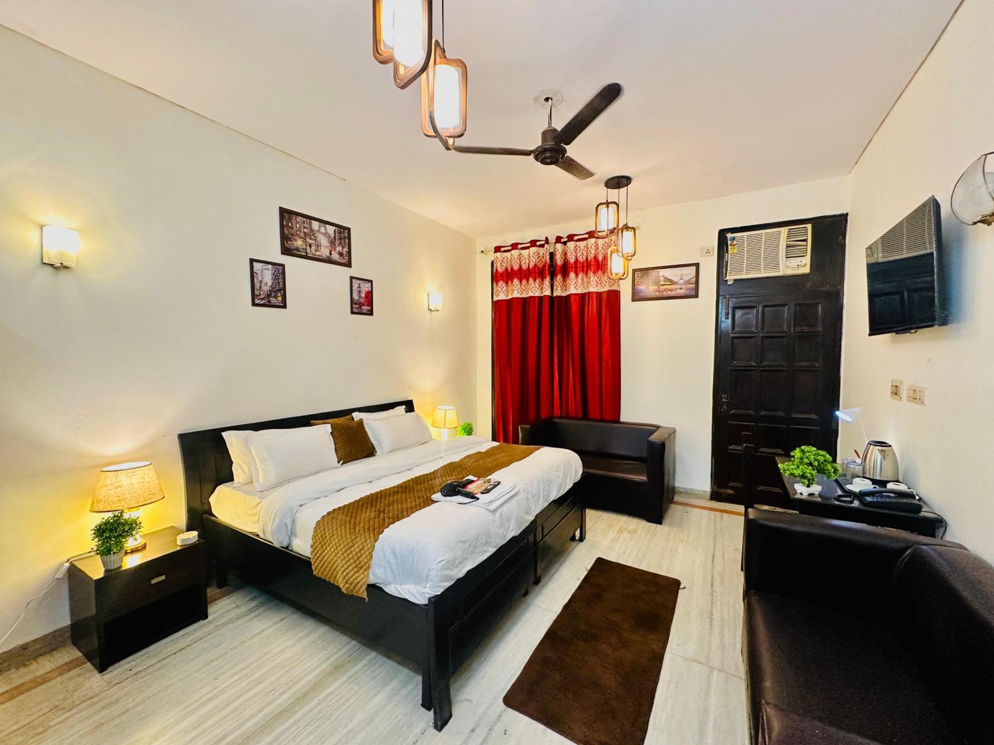 Hotel The White Scent-Near Noida Sector 18 Metro Exterior foto