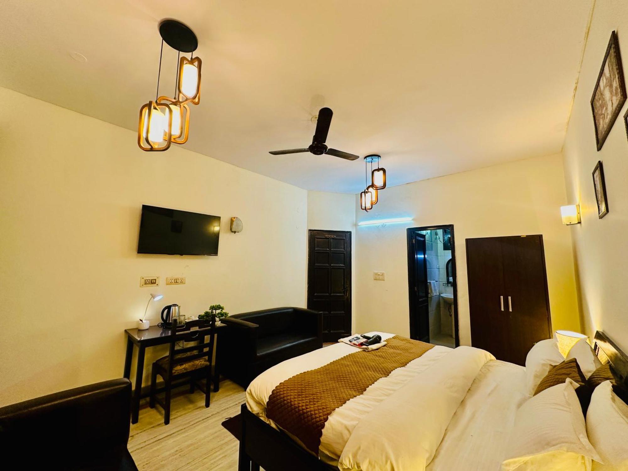 Hotel The White Scent-Near Noida Sector 18 Metro Exterior foto