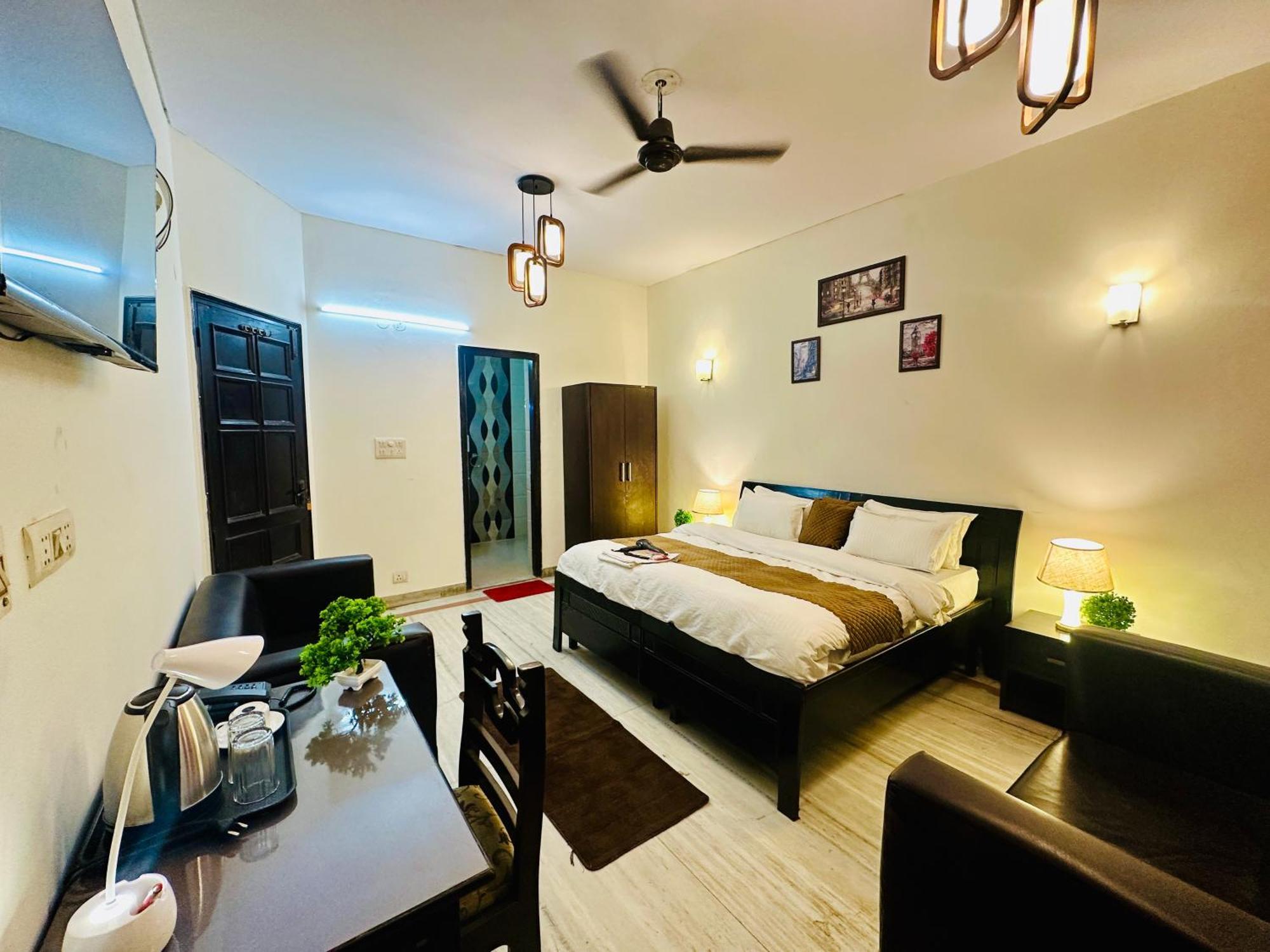 Hotel The White Scent-Near Noida Sector 18 Metro Exterior foto