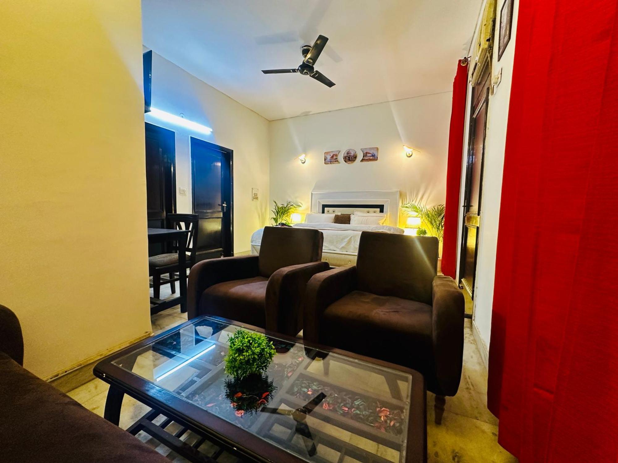 Hotel The White Scent-Near Noida Sector 18 Metro Exterior foto