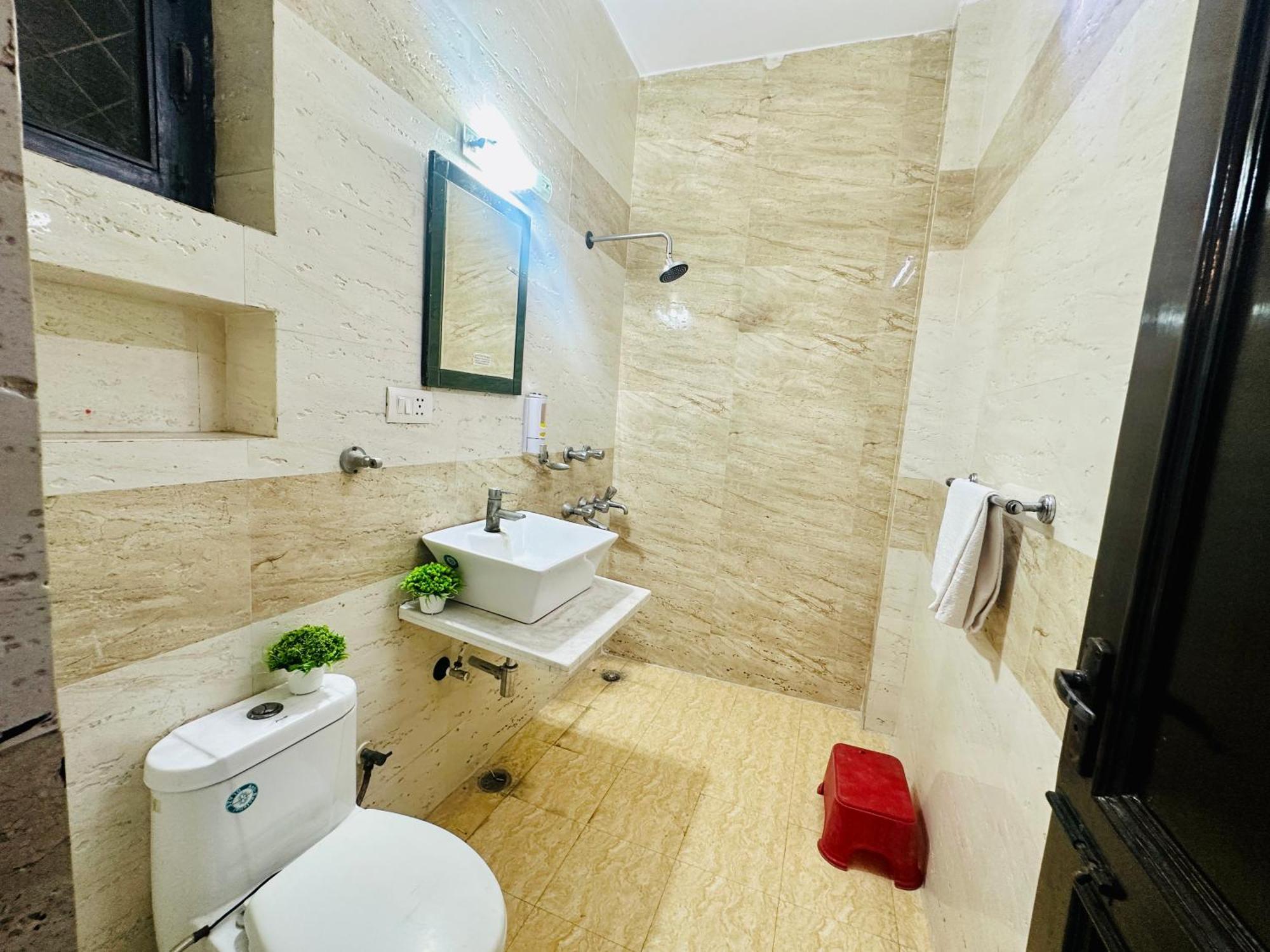 Hotel The White Scent-Near Noida Sector 18 Metro Exterior foto
